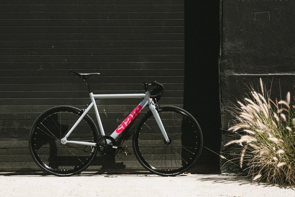 6061 BLACK LABEL V3 - GRIS/FUCHSIA - STATE BICYCLE CO